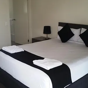https://dooleys-tavern-motel-capella.queenslandhotels.net