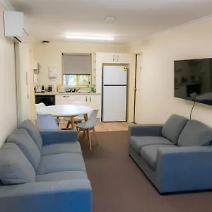 https://chandler-lodge-and-cabins.queenslandhotels.net